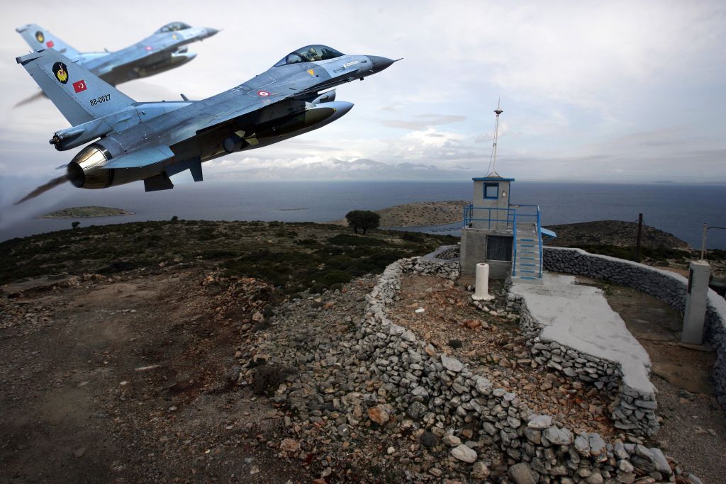 Οι Τούρκοι έστειλαν F-16 στο Αιγαίο ανήμερα τον Δεκαπενταύγουστο | tanea.gr