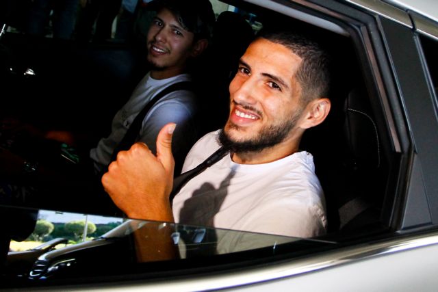 Ο Μπενζιά φόρεσε τη φανέλα του Ολυμπιακού [Εικόνα]