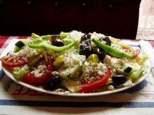 Οι Γερμανοί αποθεώνουν τη χωριάτικη σαλάτα