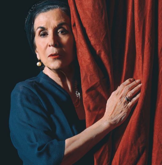 Η Νένα Μεντή γίνεται… Μαρίκα Κοτοπούλη στη σκηνή του Χώρα