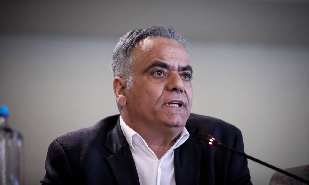 Επίθεση Σκουρλέτη σε Στουρνάρα και κυβέρνηση για πλεονάσματα και capital controls