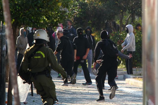 Επίθεση με μολότοφ εναντίον αστυνομικών στα Εξάρχεια