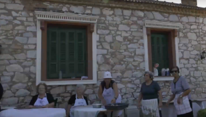 Τρίκαλα: Έφτιαξαν παραδοσιακή πίτα… 5 μέτρων