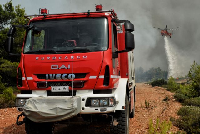 Υπό έλεγχο η φωτιά στη Μάνδρα Αττικής