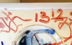 Λύθηκε ο γρίφος με τα γκράφιτι από αίμα στον Πύργο