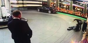 Σοκαριστικό βίντεο: Αγριος ξυλοδαρμός αστέγου σε πολυτελές ξενοδοχείο