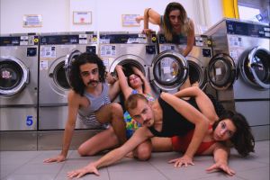 «Ξέπλυνες το Αλάτι από Πάνω σου;» – Η παράσταση – ερώτηση της ομάδας Sacra