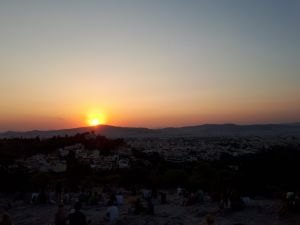 Φύλαγε τα ρούχα σου για να έχεις τα μισά επιτάσσει το πλανητικό σκηνικό