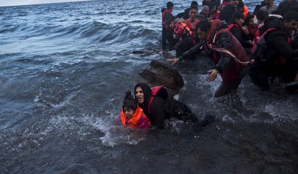 Σάμος: Διασώθηκαν 13 μετανάστες – Μια γυναίκα ανασύρθηκε νεκρή