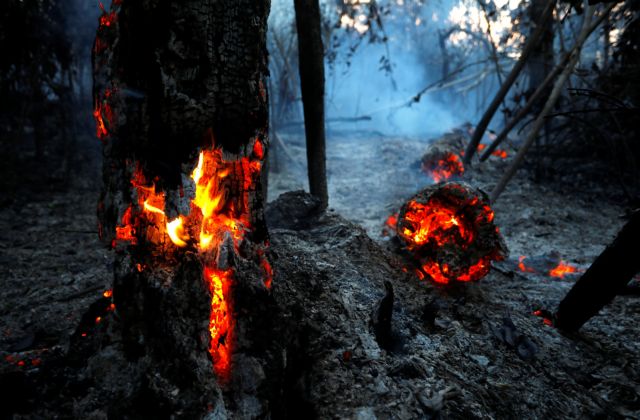 Διαμαρτυρία «Ρουβίκωνα» στην οικία του πρέσβη της Βραζιλίας – Για τις φωτιές στον Αμαζόνιο