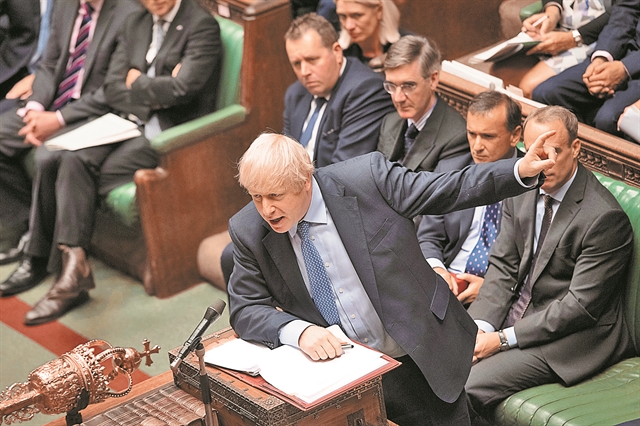 Εμμονή Τζόνσον στο άτακτο Brexit
