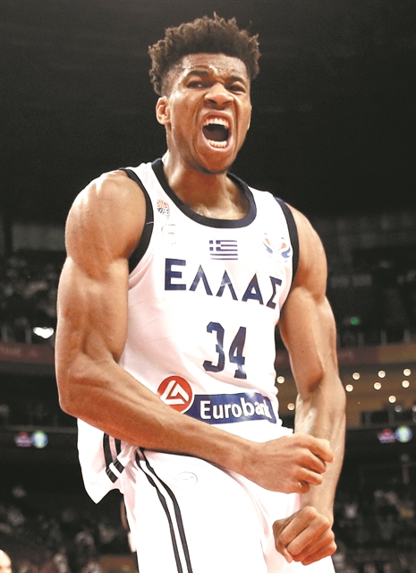 «Ηρωες» σε μια σκοτεινή χρονιά