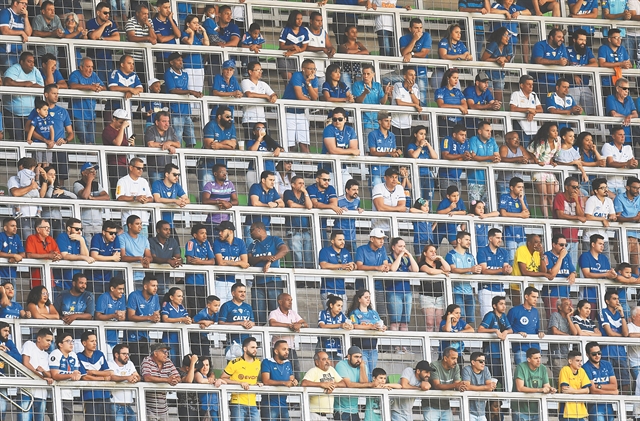 Σκαφάκια στο Μικρολίμανο