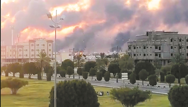 Φωτιά στο πετρέλαιο από το χτύπημα στην Aramco