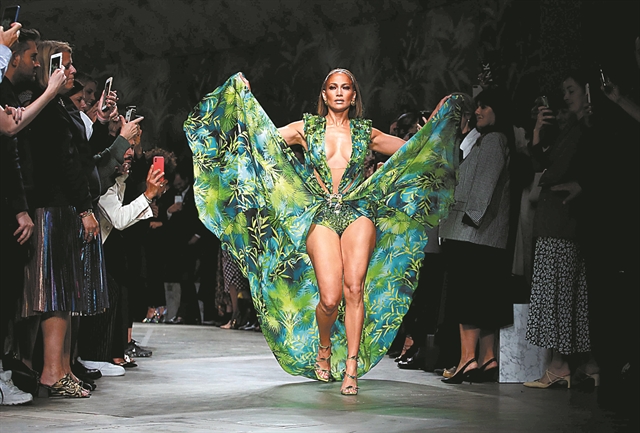 Αν δεν είναι τέχνη, δεν είναι μόδα, Μέρος Β’