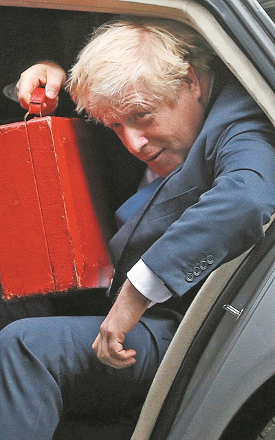 Ο Τζόνσον προσπαθεί να δραπετεύσει με εκλογές