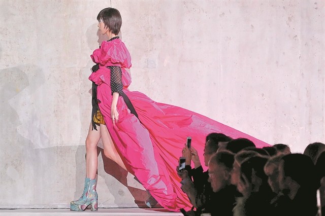 Μοντέρνο παρελθόν, Μέρος Γ’