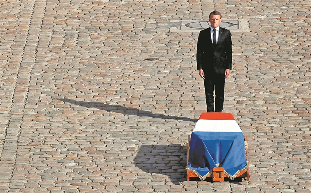 Ενα τελευταίο χειροκρότημα για τον Σιράκ