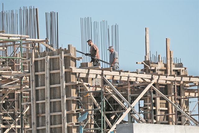 Πάγωσε η οικοδομή