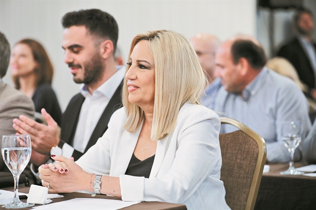 Η δυσκολία να είσαι ο τρίτος πόλος