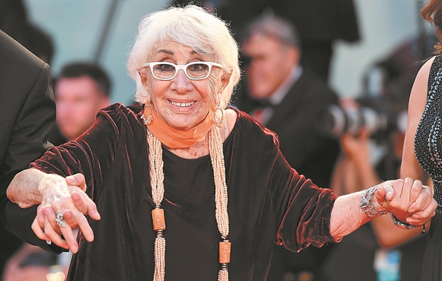 Μια σκηνοθέτρια, μόνη, που άνοιξε δρόμους