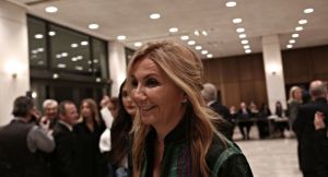 Η Μαρέβα φόρεσε ποδιά και άνοιξε φύλλο