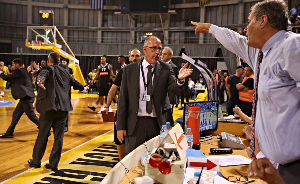 Ποιος δικαιούται να ομιλεί για τη διαιτησία