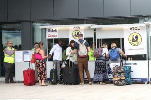 Thomas Cook: Χαμός στην Κέρκυρα μετά το «κανόνι»