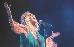 Πρωτομαγιά στο Mega με την Αννα Βίσση