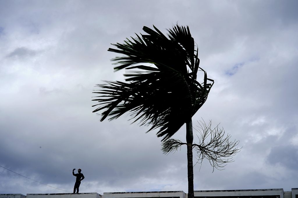 Dorian: Ο τυφώνας πλησιάζει απειλητικά τη Φλόριντα  [Εικόνες]