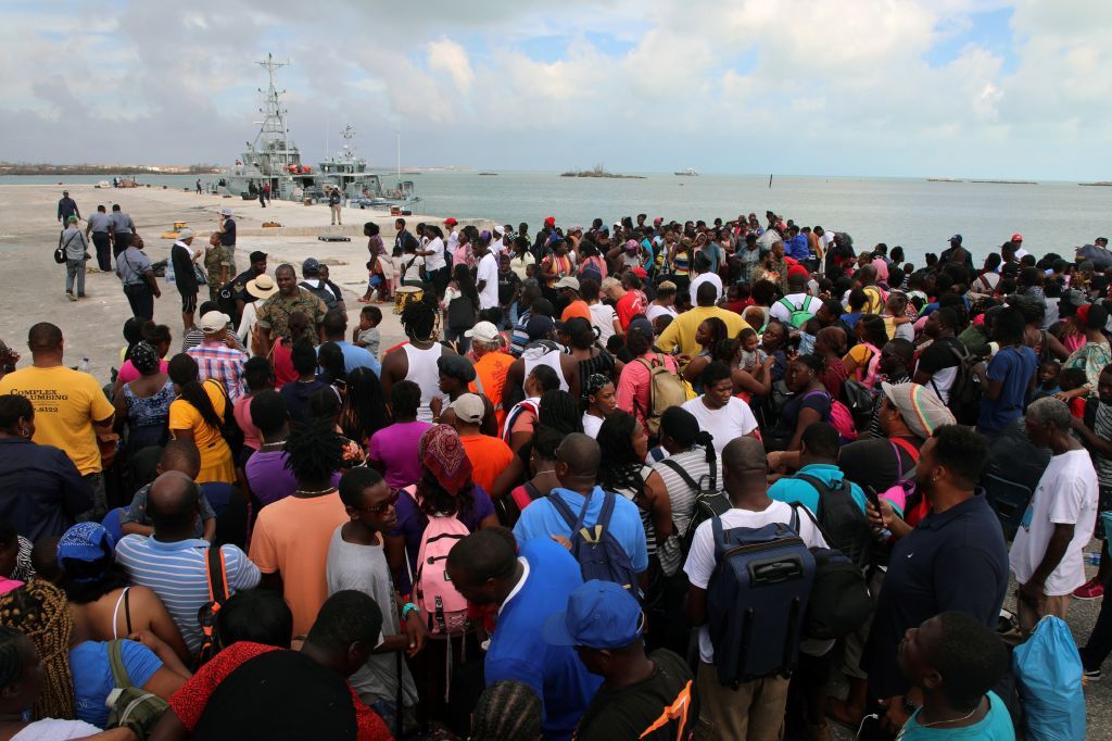 Τυφώνας Dorian: Χιλιάδες άνθρωποι έχουν εγκαταλείψει τις εστίες τους