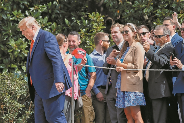 Ο πληροφοριοδότηςκαίει τον πρόεδρο