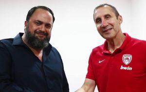 Ο Βαγγέλης Μαρινάκης στηρίζει τον αγώνα του Ντέιβιντ Μπλατ