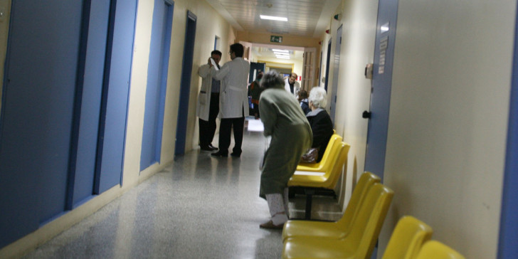 Τραγικές καταστάσεις: Σεκιούριτι κάνουν διαλογή ασθενών στα νοσοκομεία