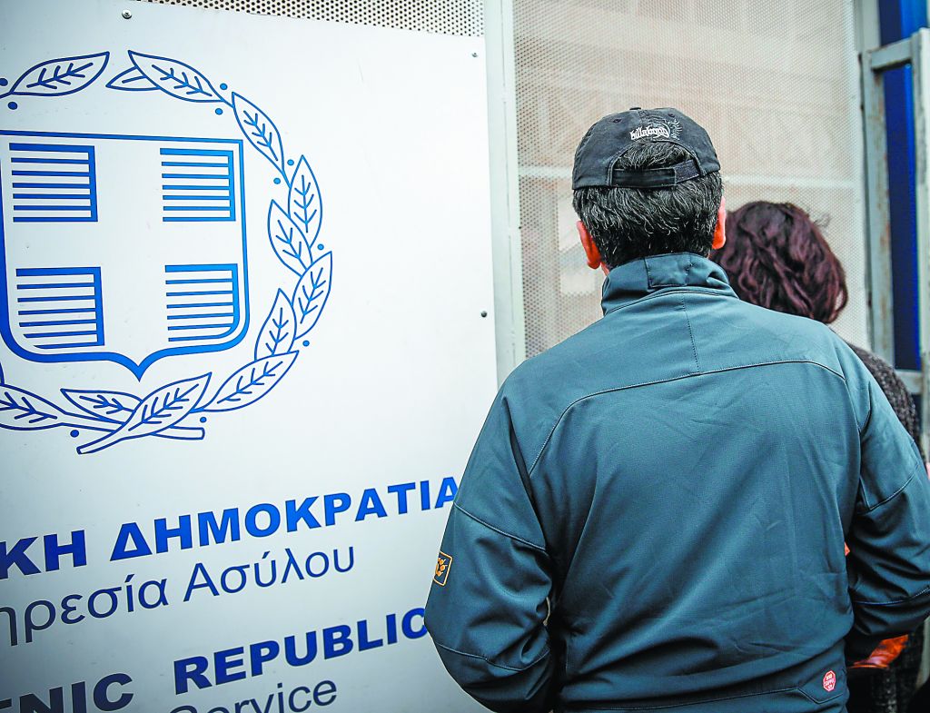 Στις Υπηρεσίες Ασύλου με 12μηνες συμβάσεις