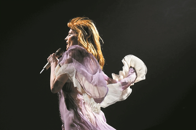 Ο ρομαντικός χορός της «ιέρειας»