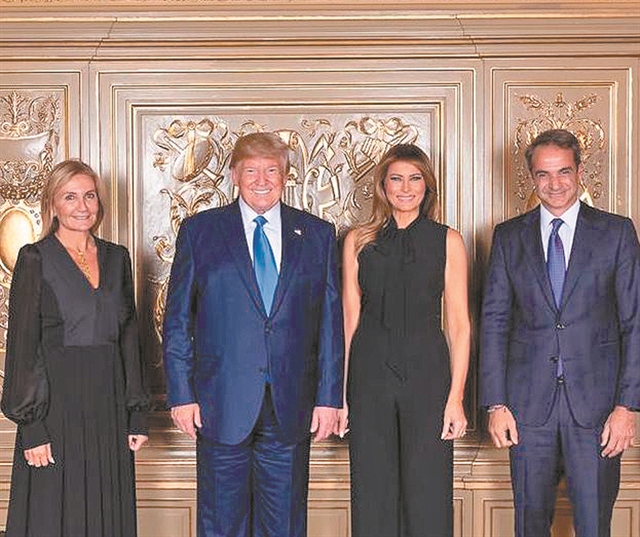 Οι κρυμμένοι άσοι στη βαλίτσα του Μητσοτάκη