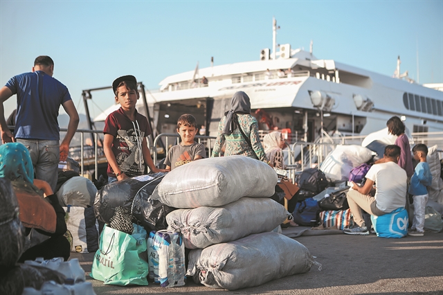 Απειλεί να ανοίξει τις πύλες ο Ερντογάν