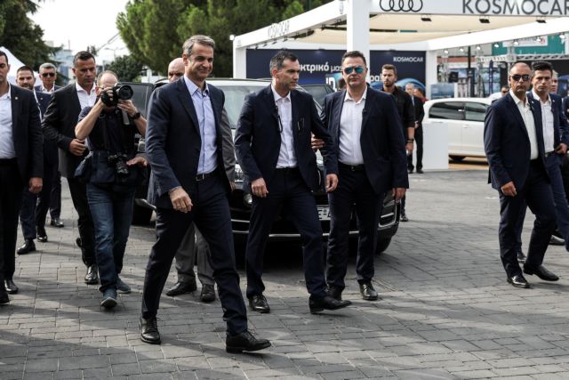 O Κυριάκος Μητσοτάκης στα περίπτερα της ΔΕΘ – Τι είπε για τον δήμαρχο