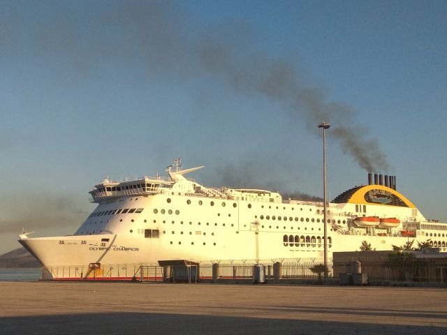 Olympic Champion : Νταλίκες κάηκαν ολοσχερώς, μεγάλες ζημιές σε προϊόντα