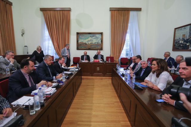 Βουλή: Σφοδρή κόντρα ΝΔ – ΣΥΡΙΖΑ για μετρό Θεσσαλονίκης και αρχαία