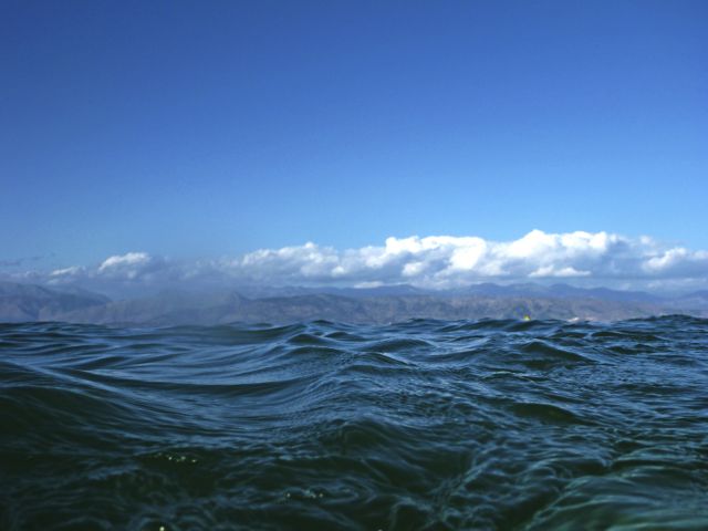 Το μελτέμι έριξε τη θερμοκρασία της θάλασσας – Το Ιόνιο πιο ζεστό από το Αιγαίο