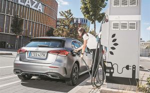 Νέο ρεκόρ παγκόσμιων πωλήσεων για δεύτερο μήνα