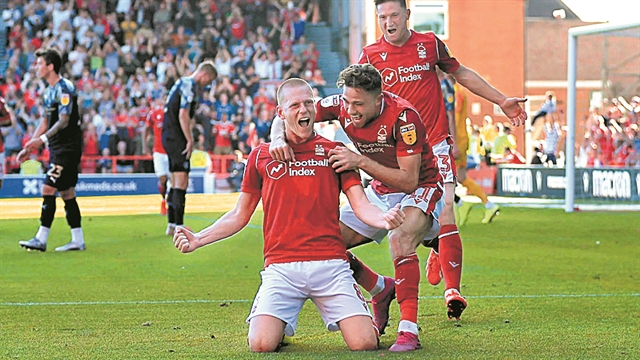 Νίκη και φόρος τιμής