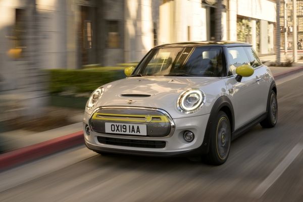 MINI Cooper SE: Πότε αναμένεται το πρώτο αμιγώς ηλεκτρικό μοντέλο