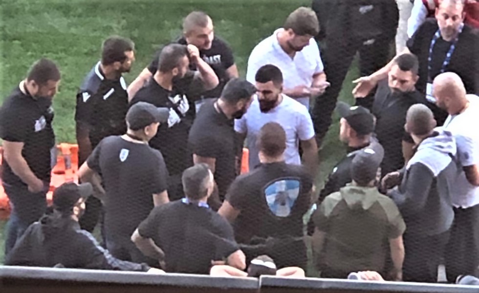 Άρης: «Πείτε μας ποιοι είναι όλοι αυτοί πίσω από τον πάγκο της ομάδας μας»