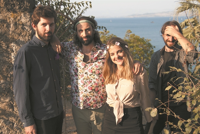 «Η στάχτη της παιδικής ηλικίας δεν σβήνει ποτέ»