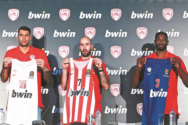 Από δω ο Μάντζαρης και από δω ο Αντώνης