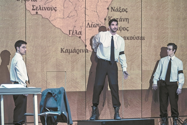 «Ζούμε σε μια ψευδεπίγραφη δημοκρατία»