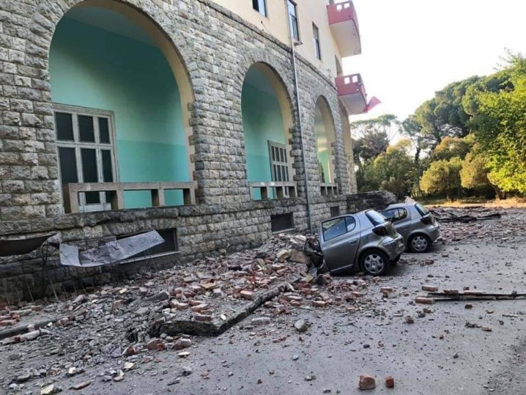 Διπλό χτύπημα του Εγκέλαδου στην Αλβανία - Συγκλονιστικές εικόνες | tanea.gr